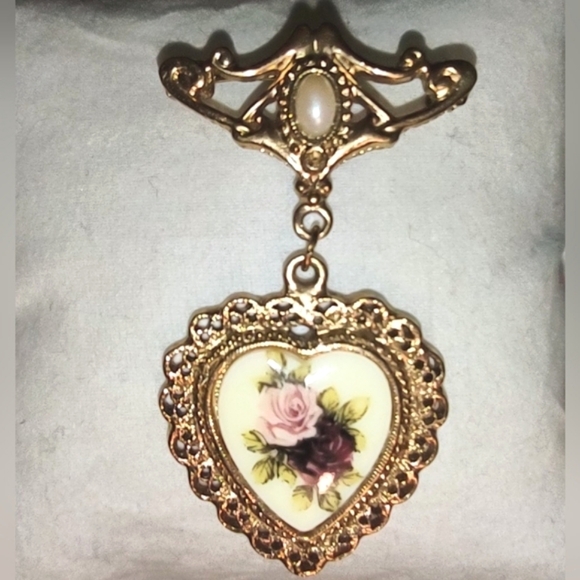 1928 Dangling Gold Floral Heart Brooch - Picture 2 of 9